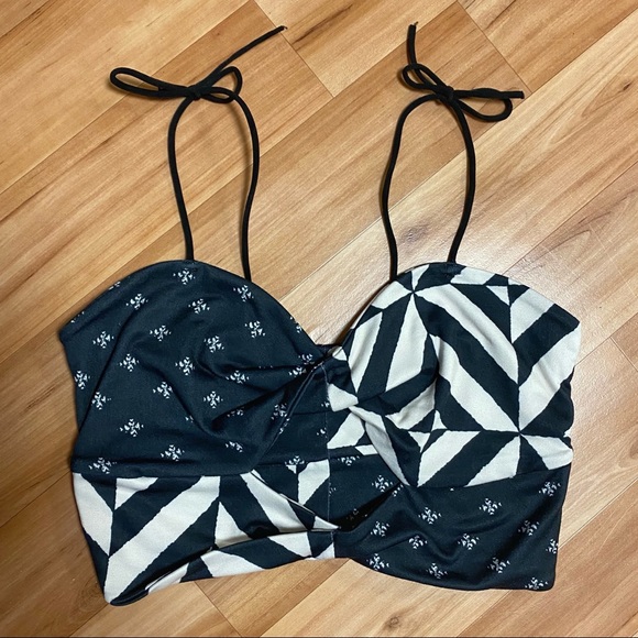 UO Twist-Front Tie-Shoulder Cropped Cami 💓 - Picture 2 of 4